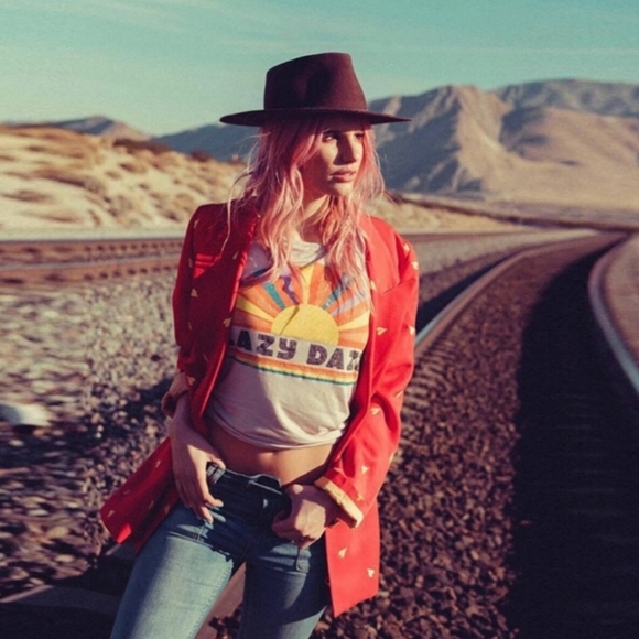 New Lazy Daze Rainbow Starburst Graphic T-Shirt - Picture 2 of 5